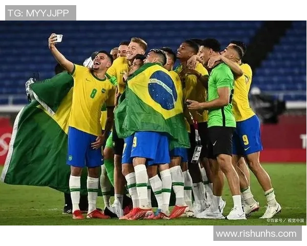 巴西足球明星展现完美腹肌的魅力与力量之美 巴西足球明星展现完美腹肌的魅力与力量之美